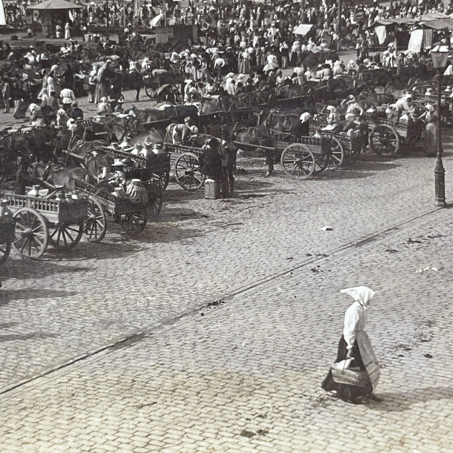 Antique 1905 Women At Market In Helsinki Finalnd Stereoview Photo Card P2174