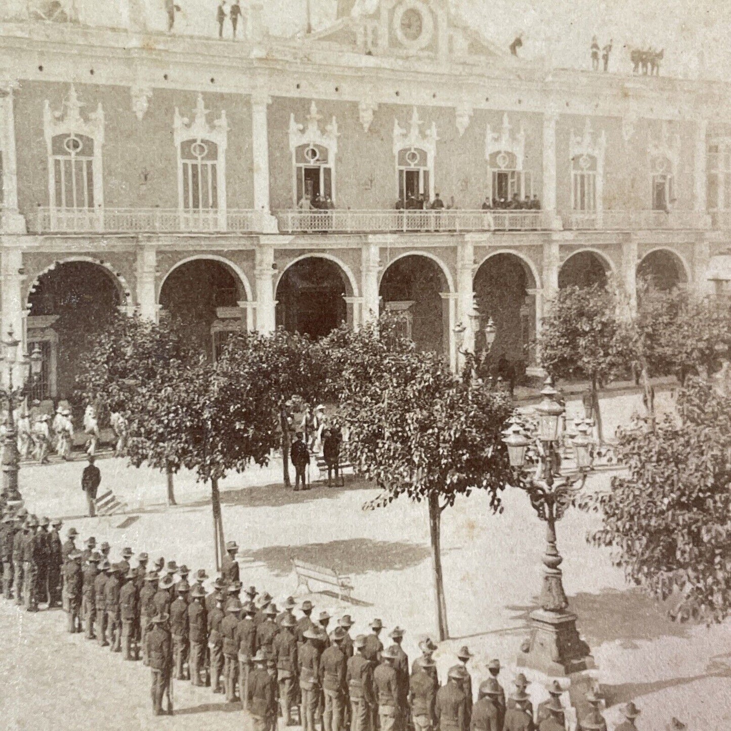 US and Spanish Soldiers Face-Off Stereoview Havana Cuba Antique c1899 Y410