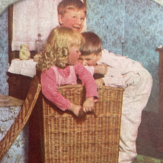 Antique 1899 Children Playing In A Clothes Hamper Stereoview Photo Card P580-048