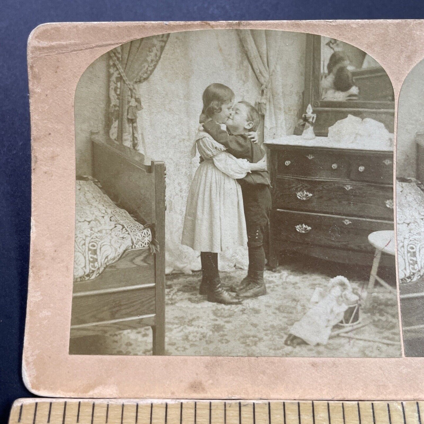 Antique 1897 Boy And Girl Kiss Goodbye Stereoview Photo Card P4100