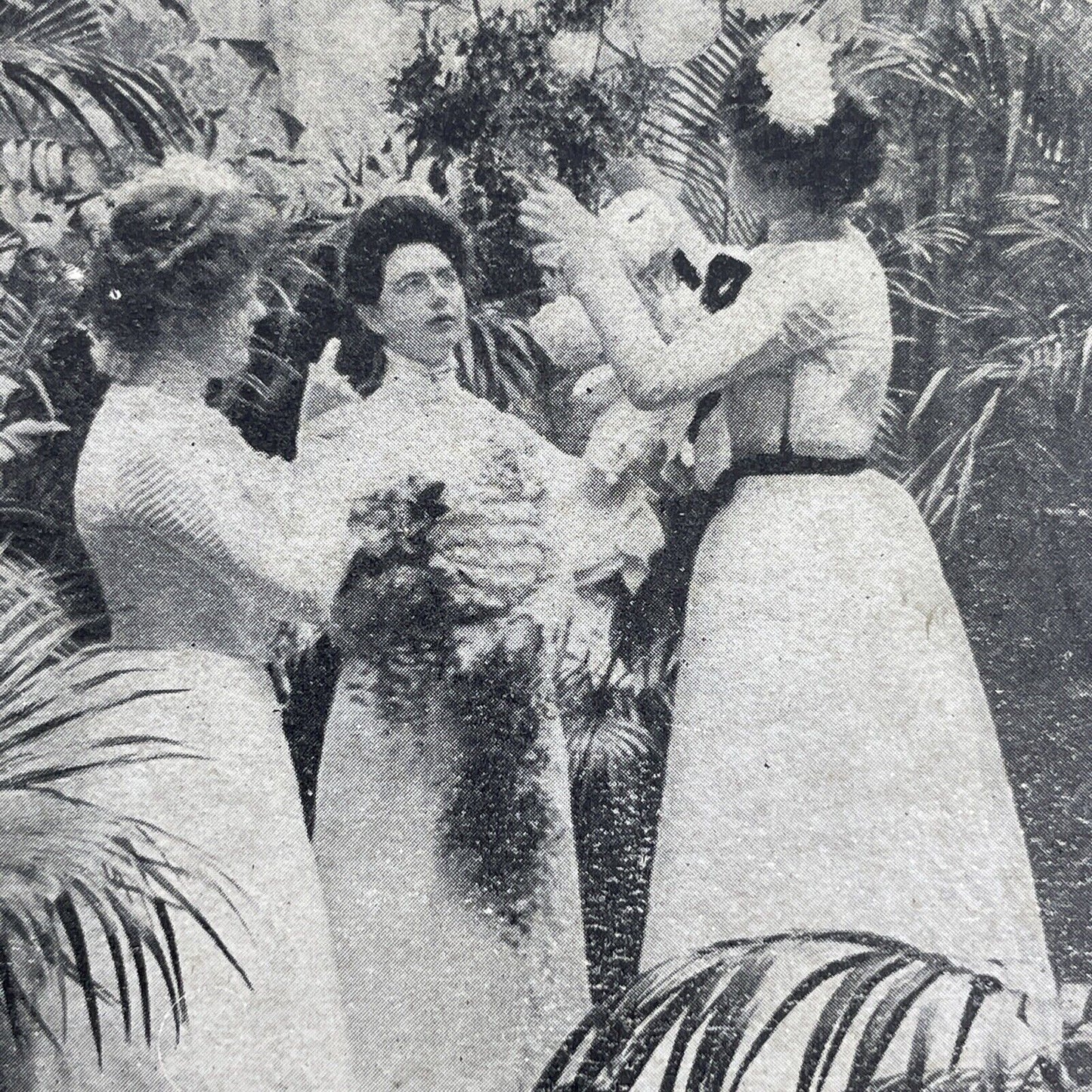 Antique 1905 Bridesmaids Decorating For Wedding Stereoview Photo Card P580-031