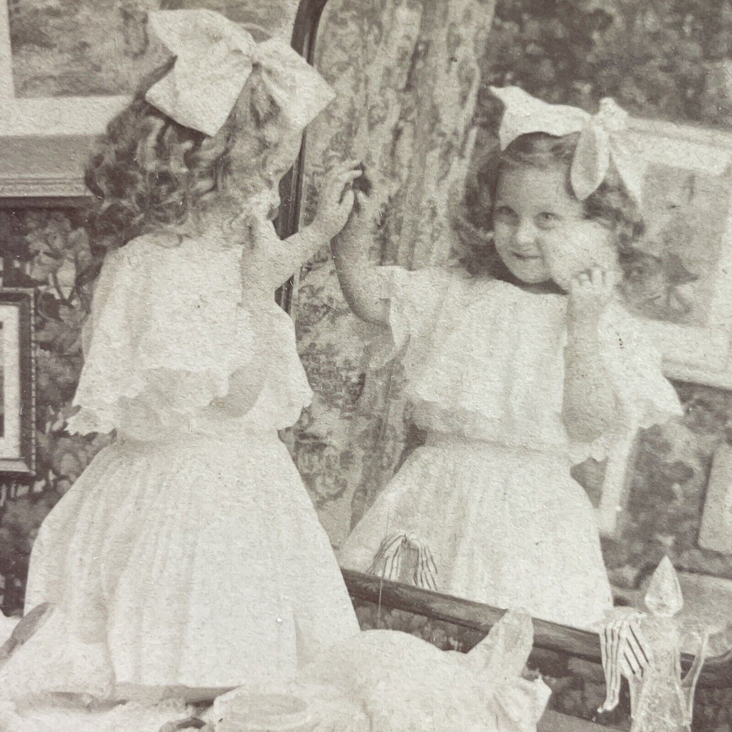 Antique 1907 Little Girl Tries Her Mothers Makeup Stereoview Photo Card P3986