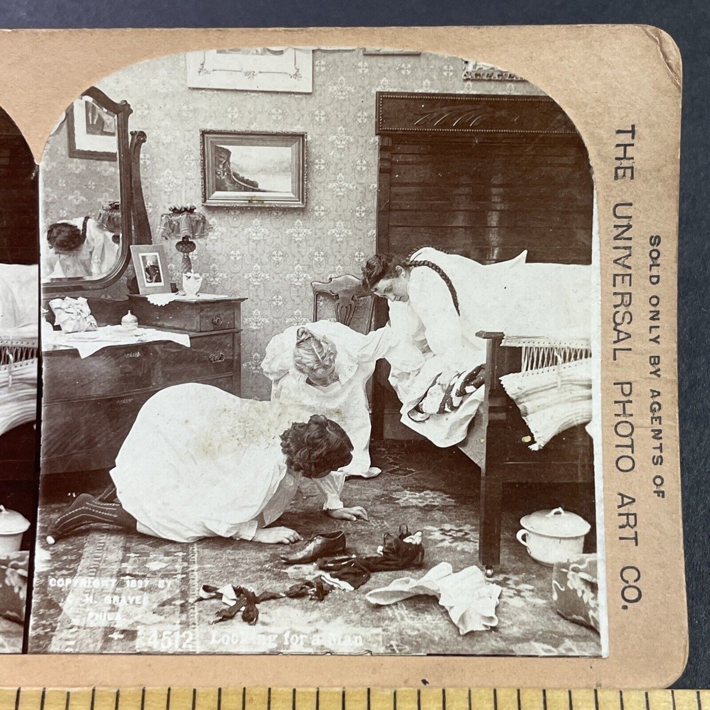 Antique 1897 Women Looking For Man Hiding Under Bed Stereoview Photo Card P3423