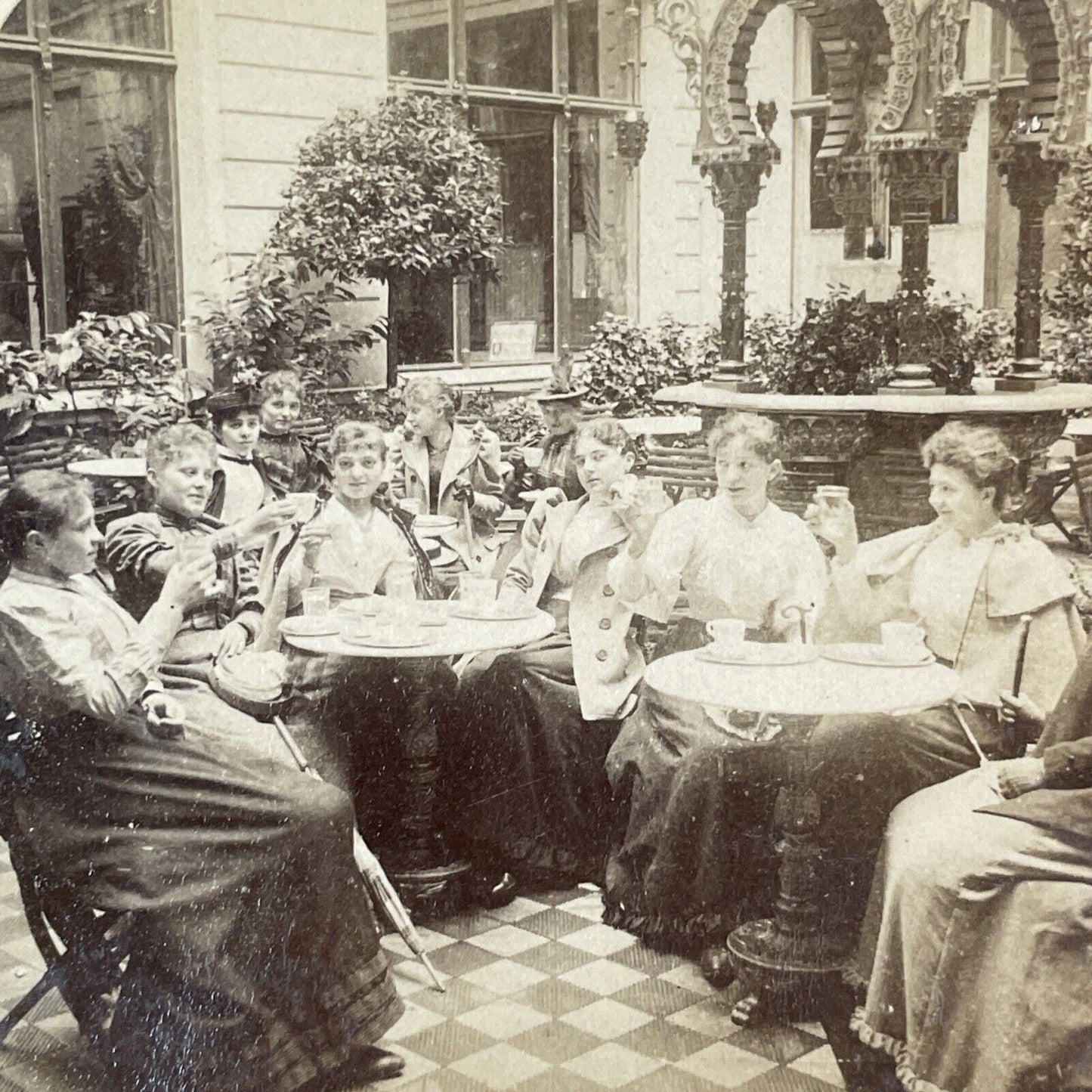 Beautiful Women Drinking Beer and Tea Stereoview Berlin Antique c1894 Y125