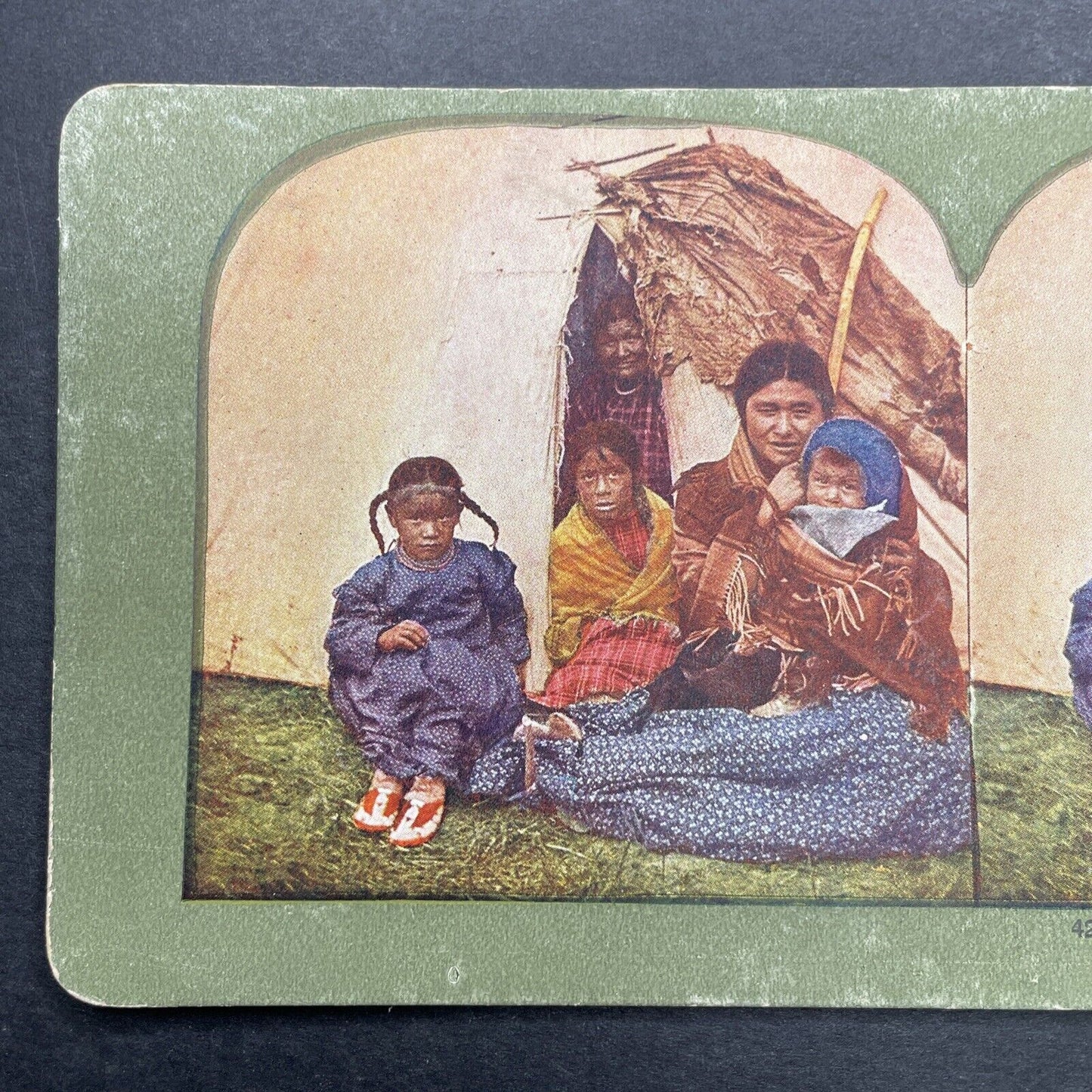 Antique 1899 Sioux Women With Children In Camp Stereoview Photo Card P580-065