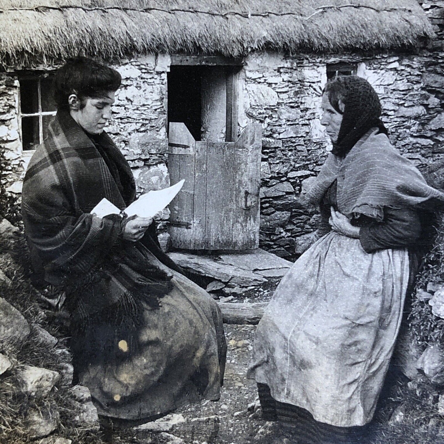 Antique 1902 Irish Peasant Girls Read Letter Kenmare Stereoview Photo Card P1988