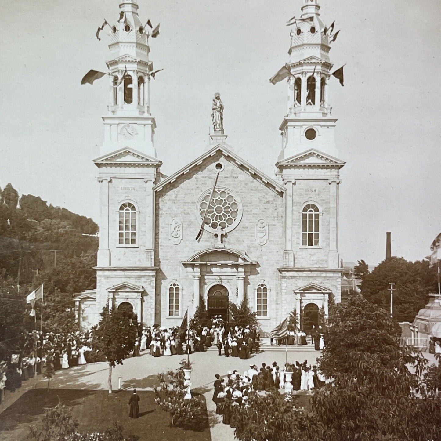 Pilgrims seeking Miracles Sainte Anne de Beaupre Church Stereoview c1890s Y1718