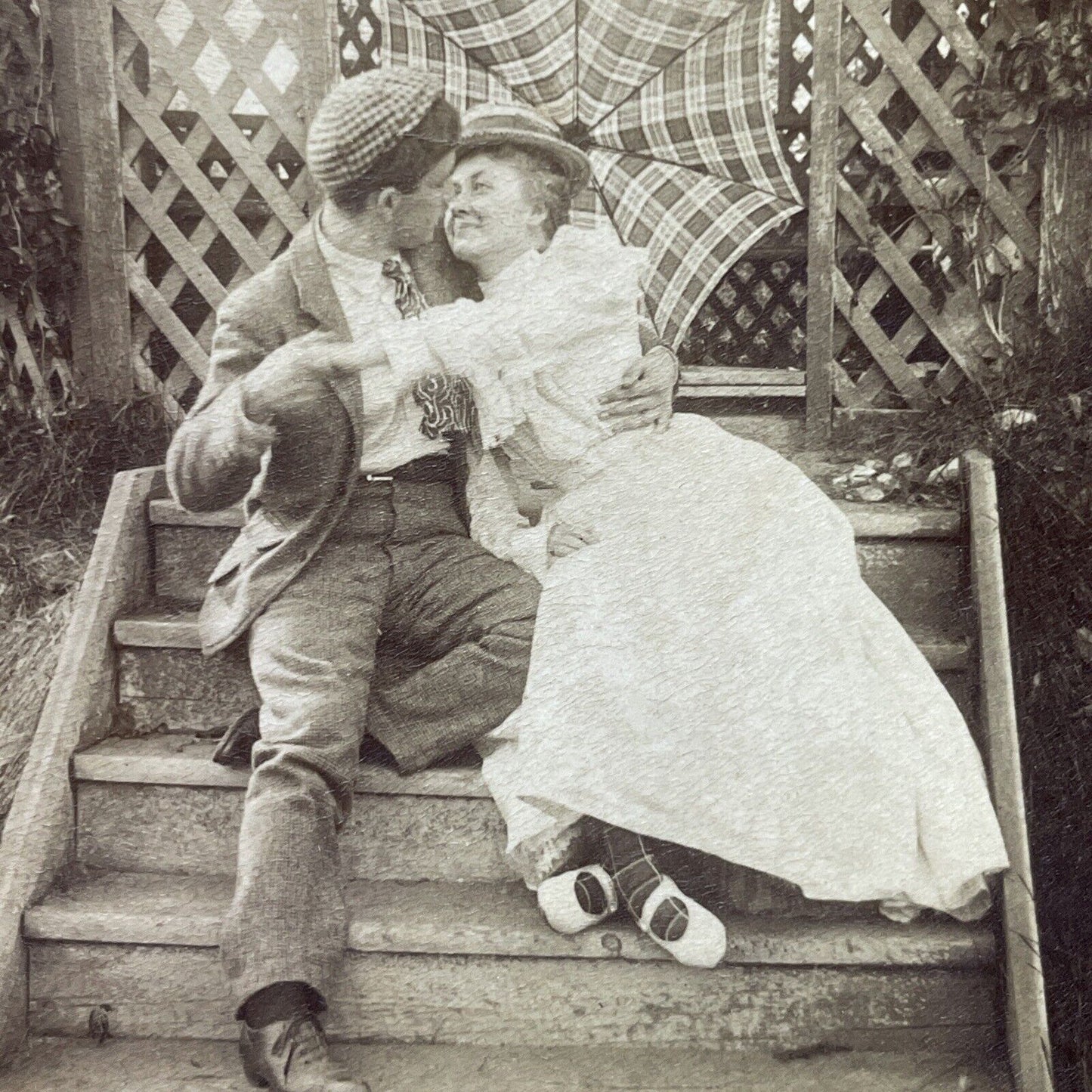 Antique 1898 Victorian Couple Kissing & Joking Stereoview Photo Card P3480