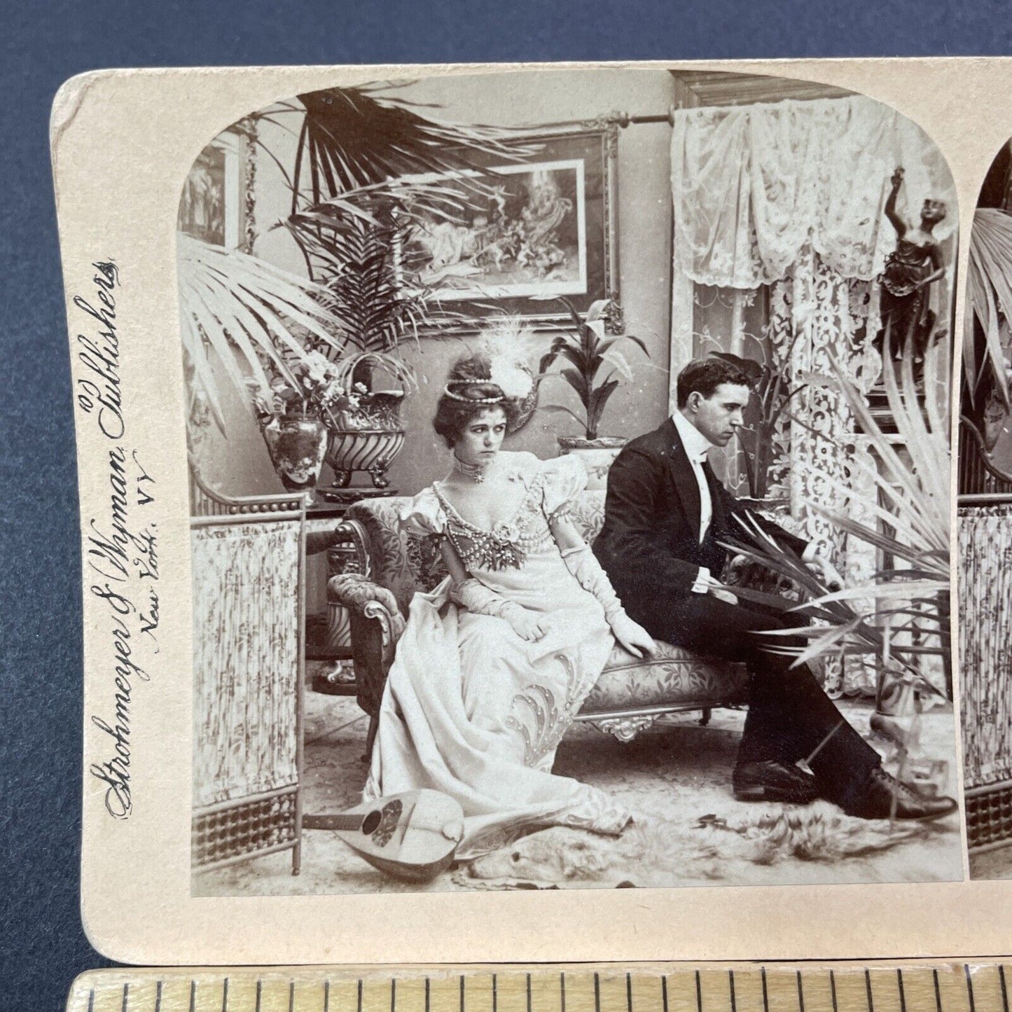 Antique 1899 Man Refuses To Cuddle With Woman Stereoview Photo Card V3282