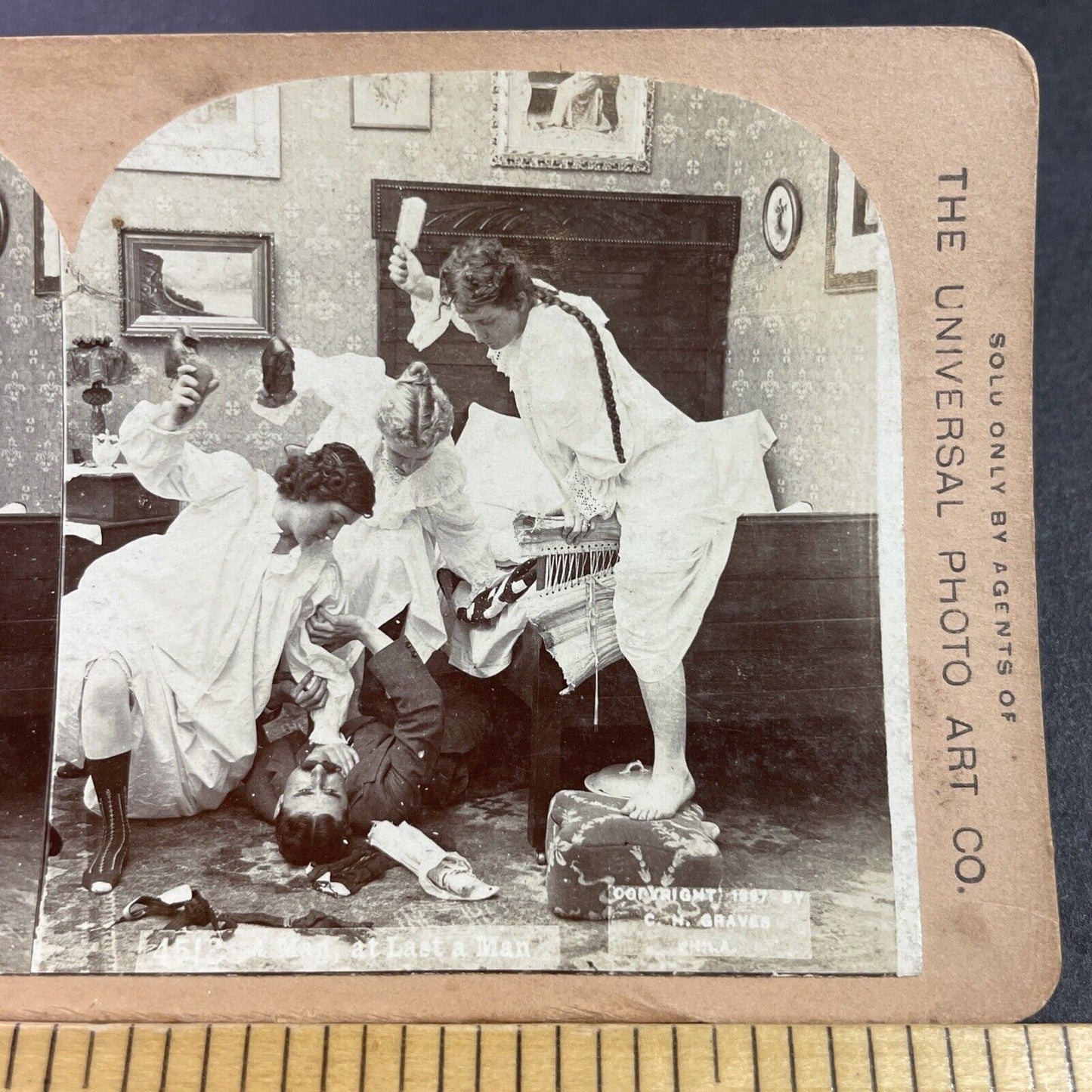 Antique 1897 Women Beat Man For Spying On Them Stereoview Photo Card P3467