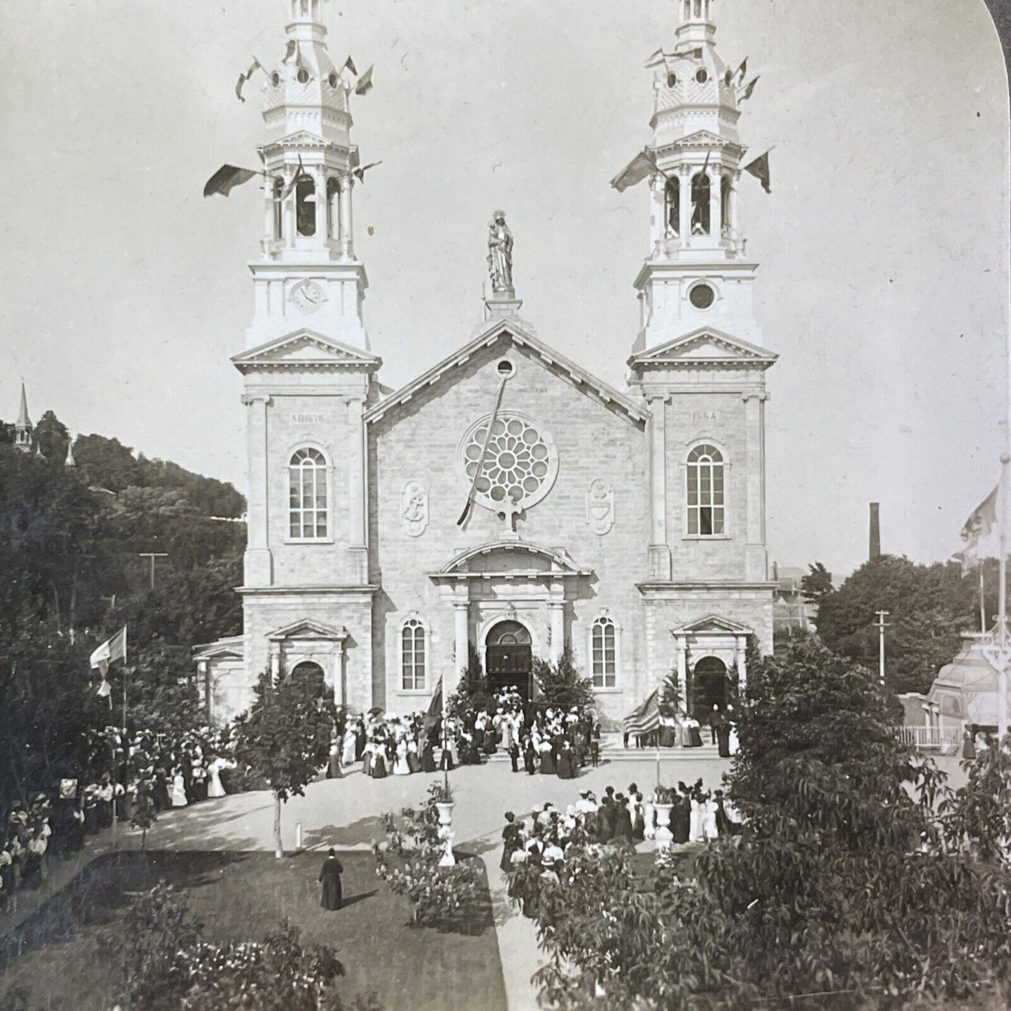 Miracle Seekers Sainte Anne Church Montreal Canada Stereoview c1890s Y1769