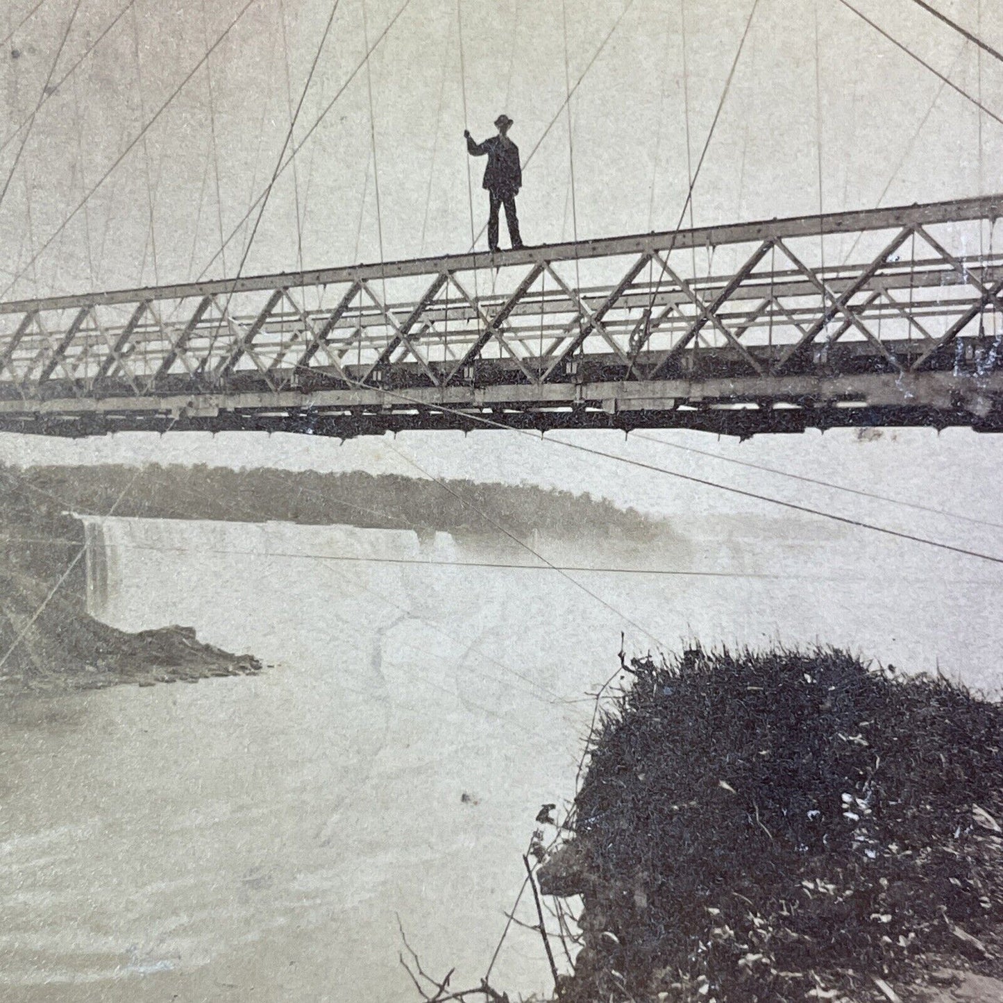 Niagara Falls Daredevil Balancing on Beam Stereoview E & HT Anthony c1870 Y1748