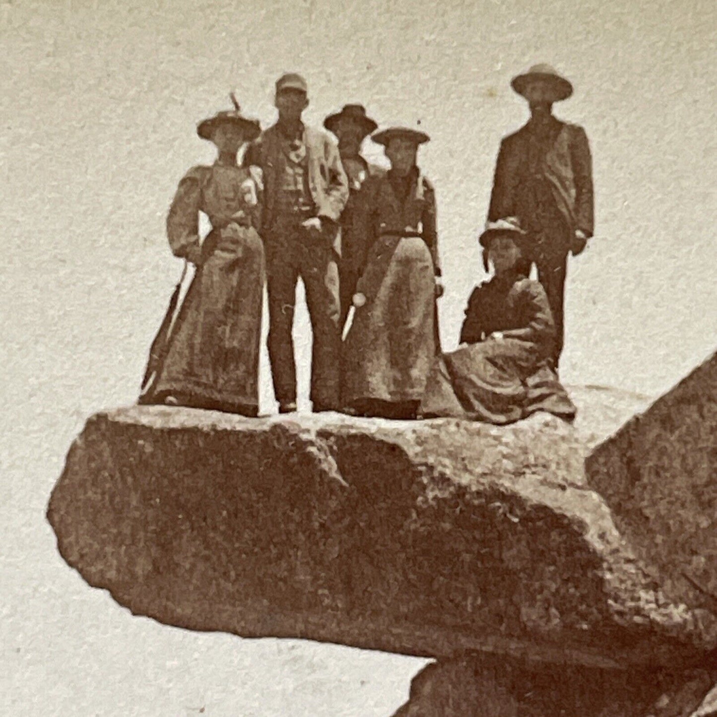 Antique 1894 Women On Dangerous Cliff Edge Stereoview Photo Card V3292