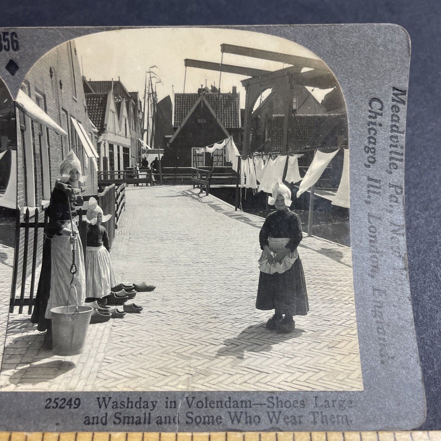 Antique 1930s Traditional Dutch Girls Volendam NL Stereoview Photo Card P4934