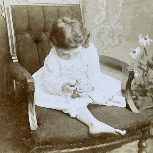 Antique 1890s Child Counting Her Toes Stereoview Photo Card P2591