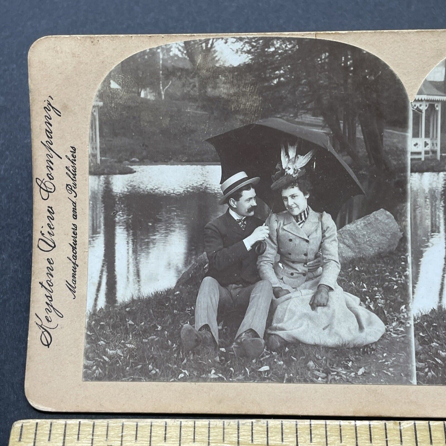 Antique 1900 Man Romances A Women In The Park Stereoview Photo Card P2557