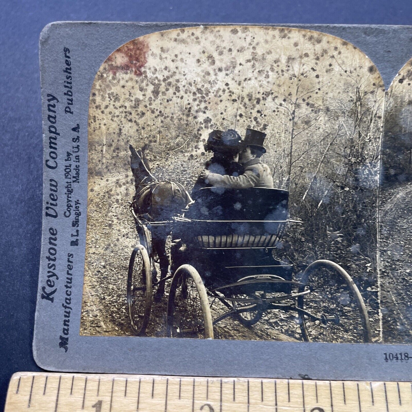 Antique 1901 Man And Woman Cuddle In Buggy Stereoview Photo Card P2657