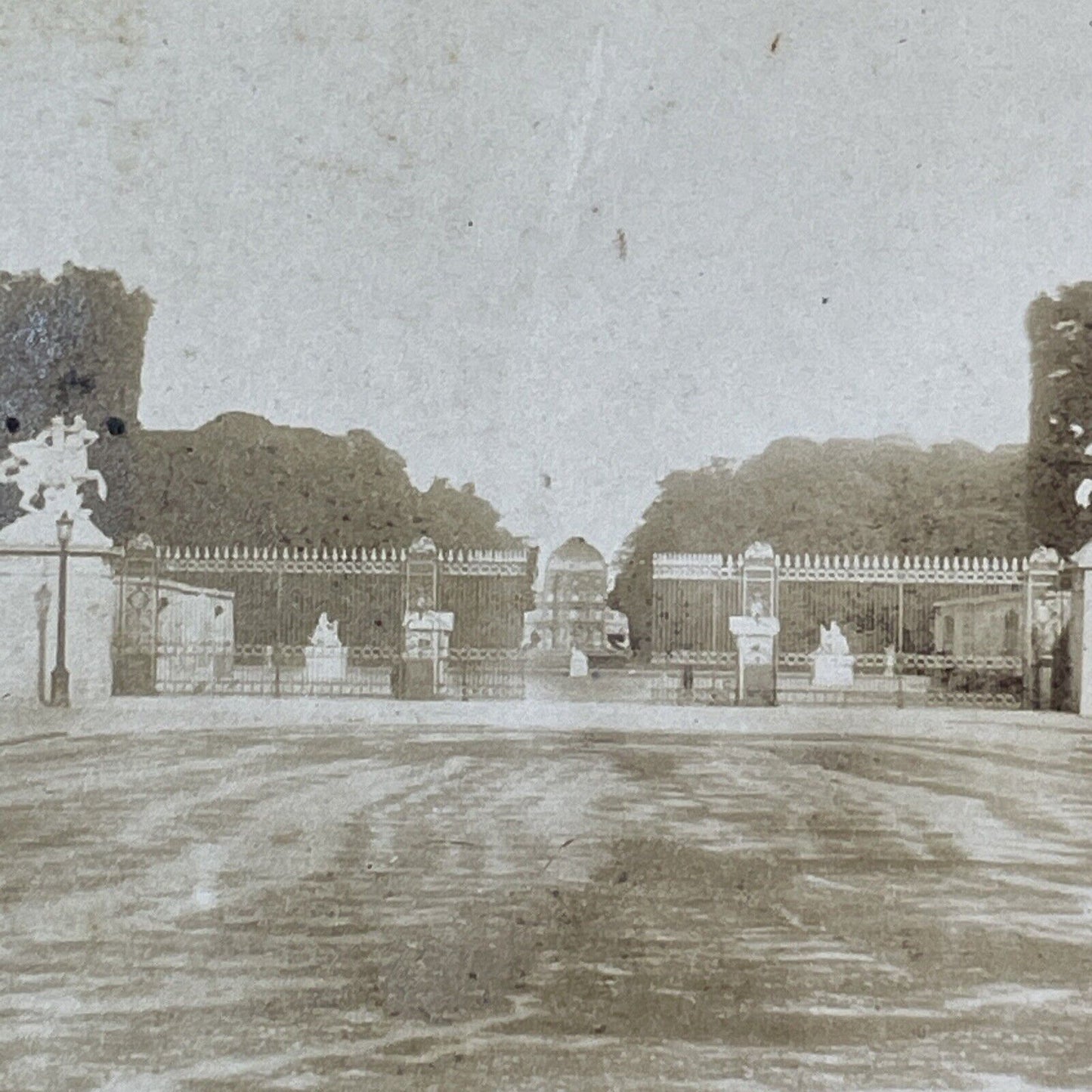 Tuileries Garden Paris France Stereoview Antique c1855 Y1011