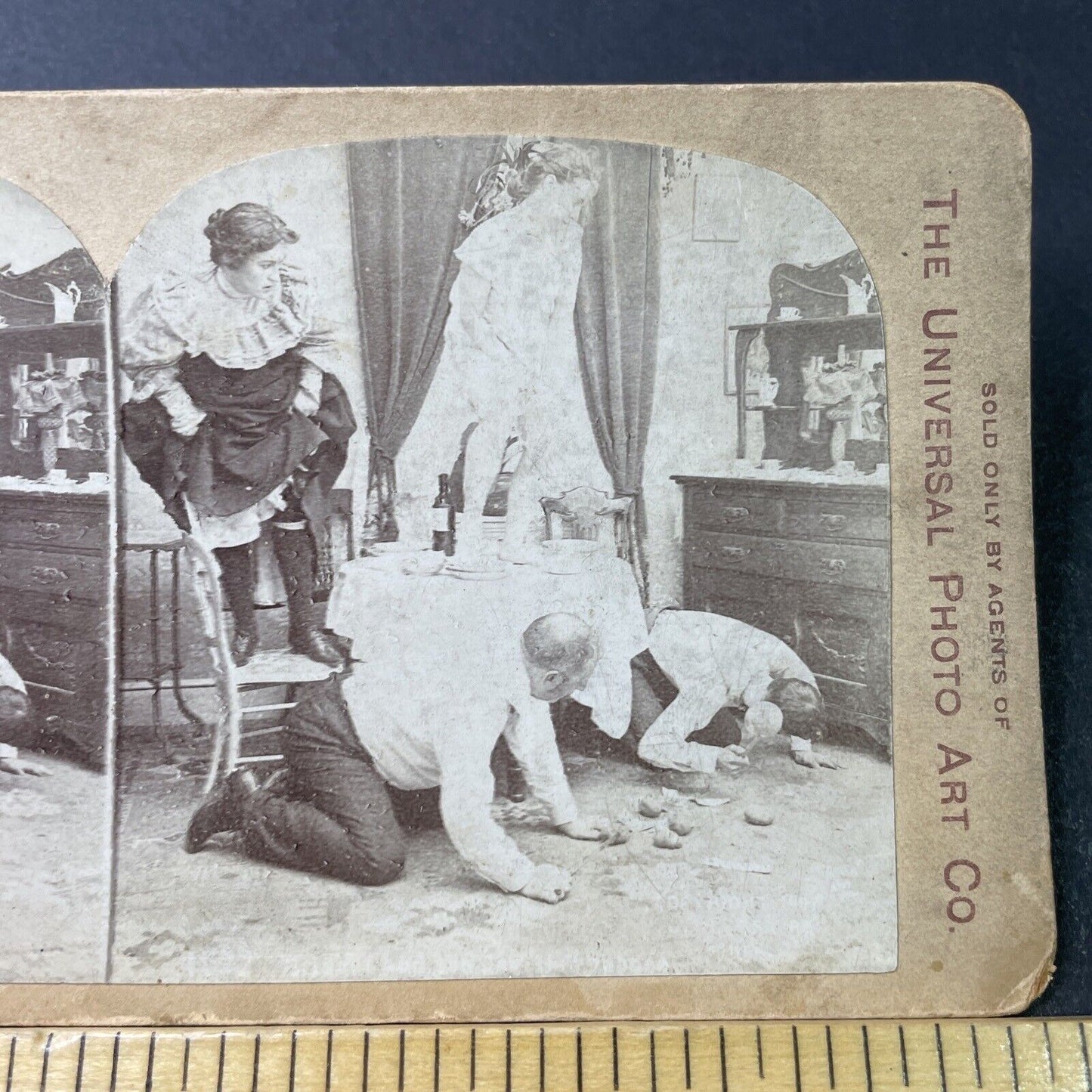 Antique 1890s Men Try To Catch A Mouse At Dinner Stereoview Photo Card P2980