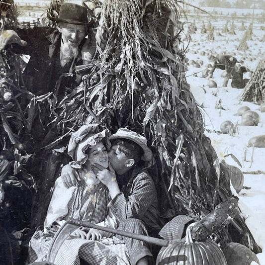 Antique 1906 Two Young Lovers Kiss In Pumpkin Patch Stereoview Photo Card P2603