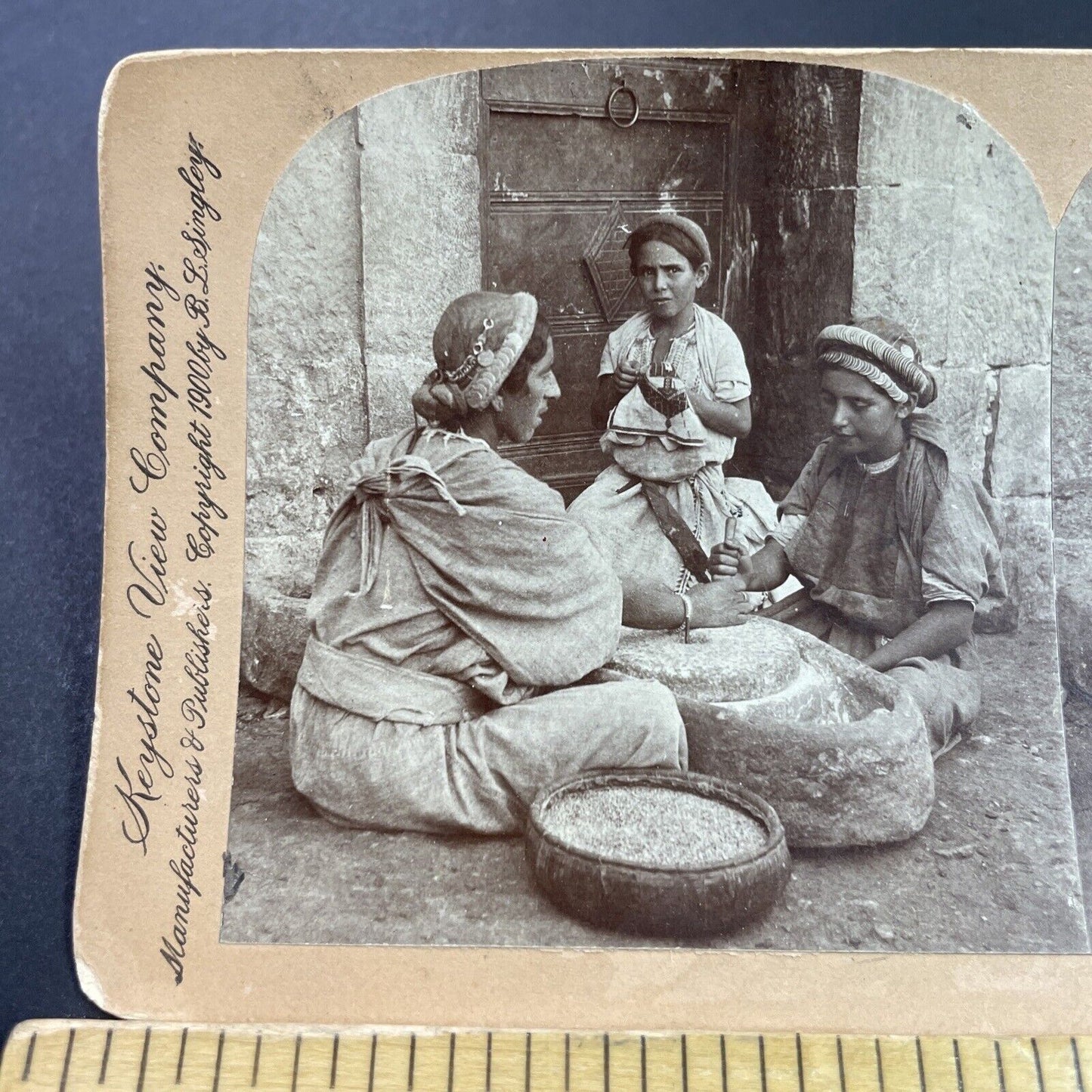 Antique 1900 Muslim Girls Grinding Wheat Palestine Stereoview Photo Card P3875