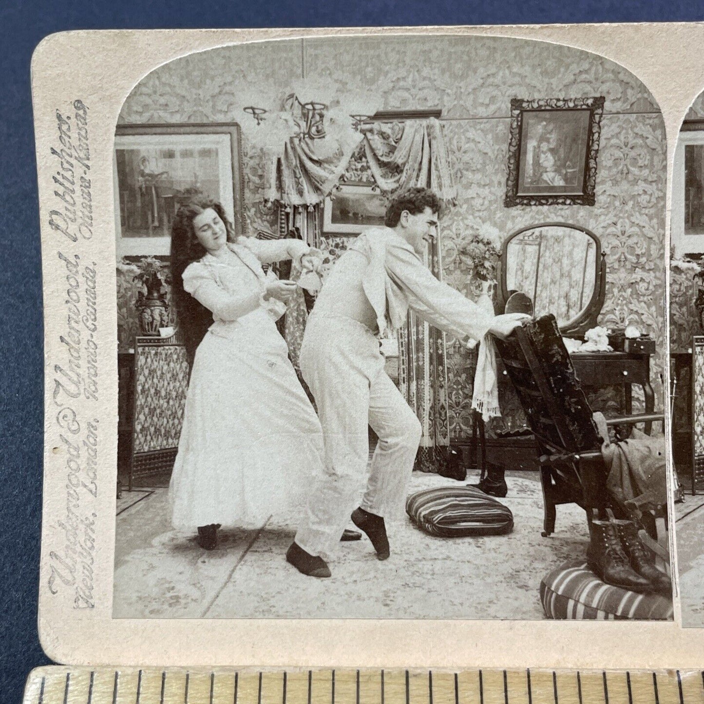 Antique 1899 Man Has Painful Back Hair Waxing Stereoview Photo Card V3254