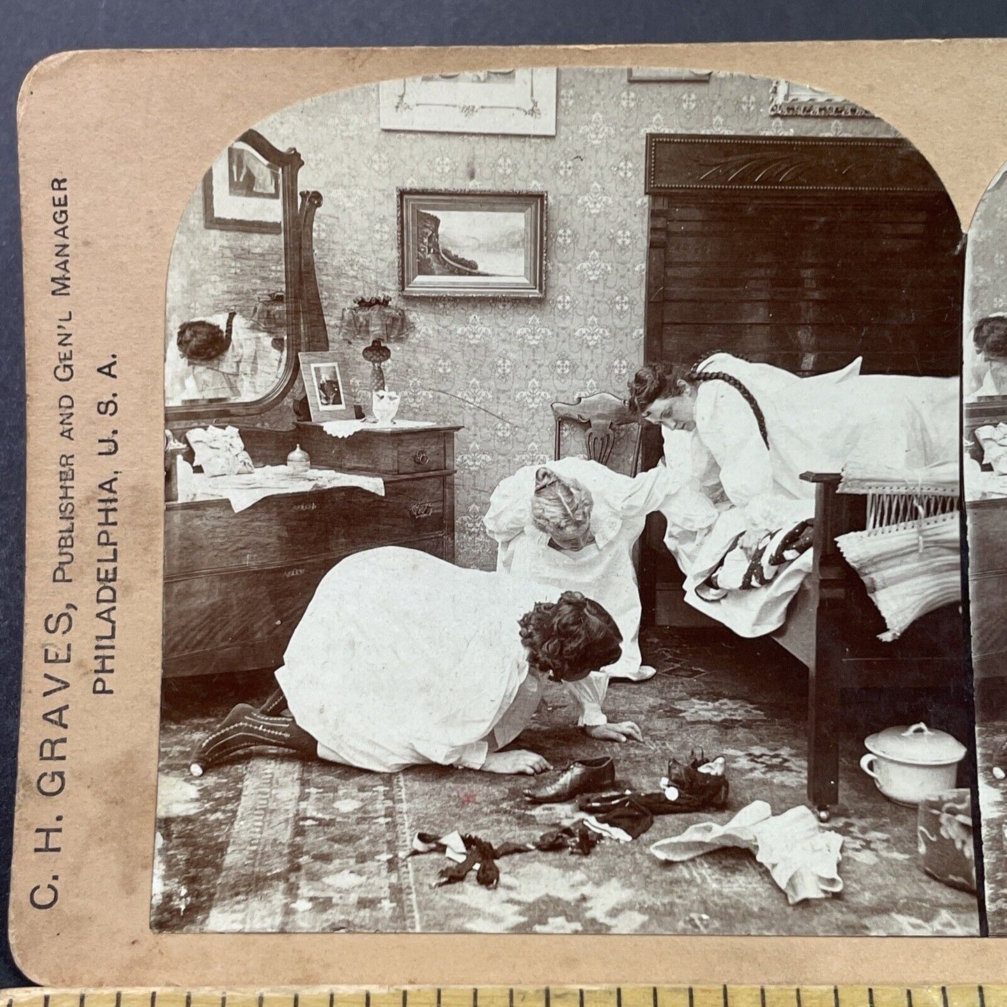 Antique 1897 Women Looking For Man Hiding Under Bed Stereoview Photo Card P3423