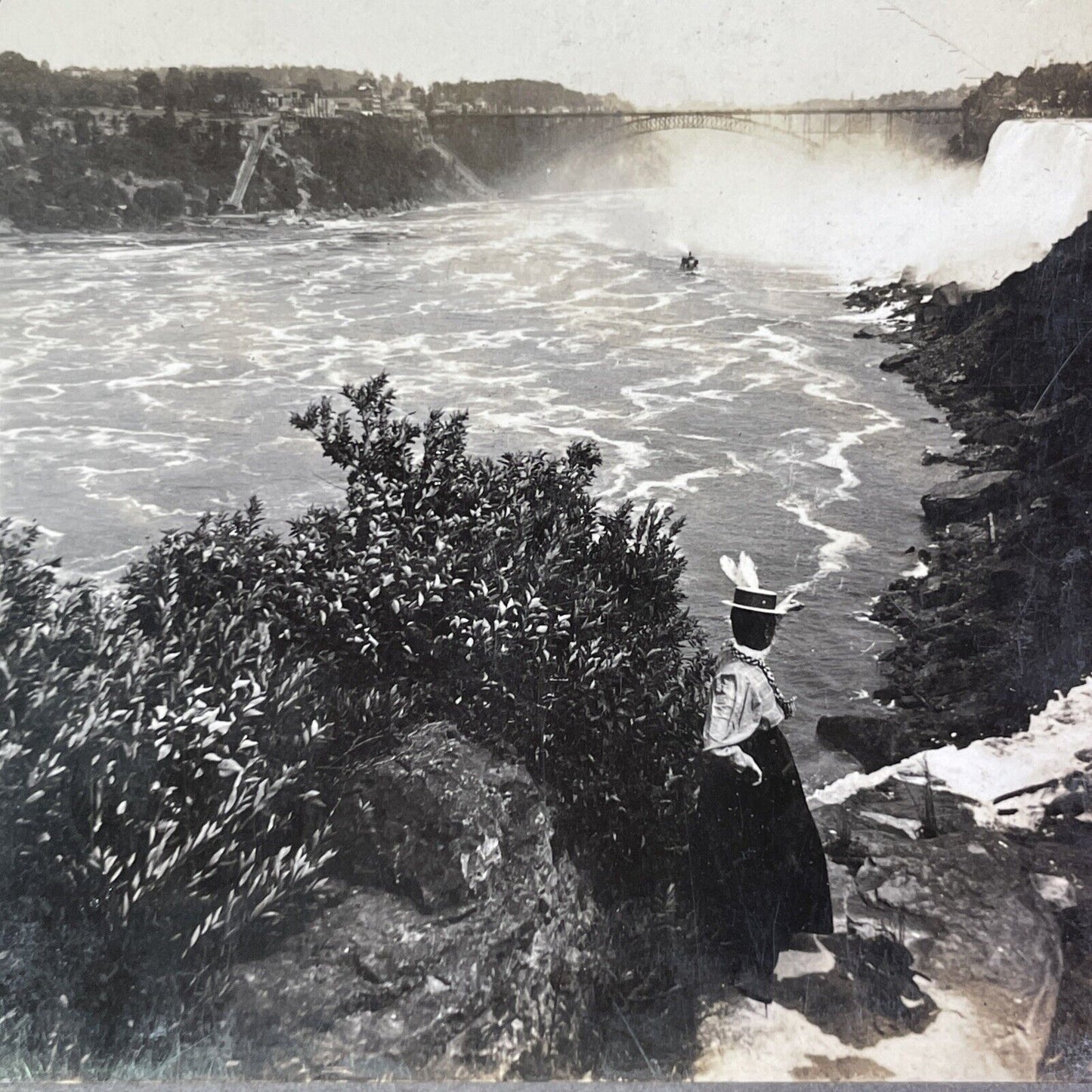 Woman Standing at Edge of Niagara Falls Stereoview Antique c1898 Y1451