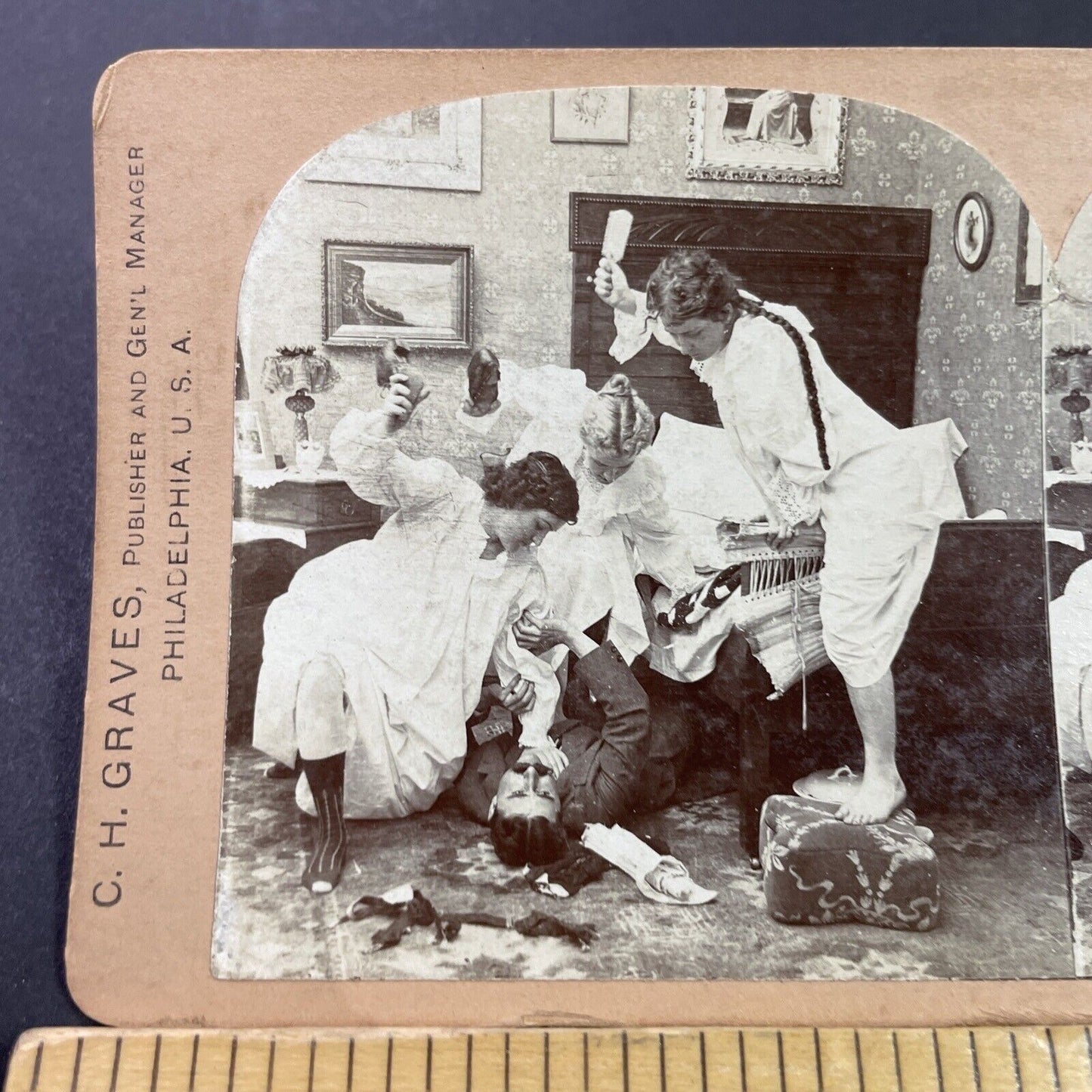 Antique 1897 Women Beat Man For Spying On Them Stereoview Photo Card P3467