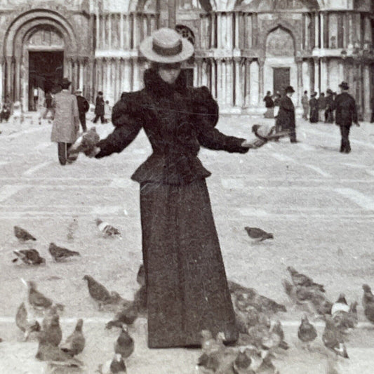 Antique 1898 Woman Holding Pigeons Venice Italy Stereoview Photo Card P3780