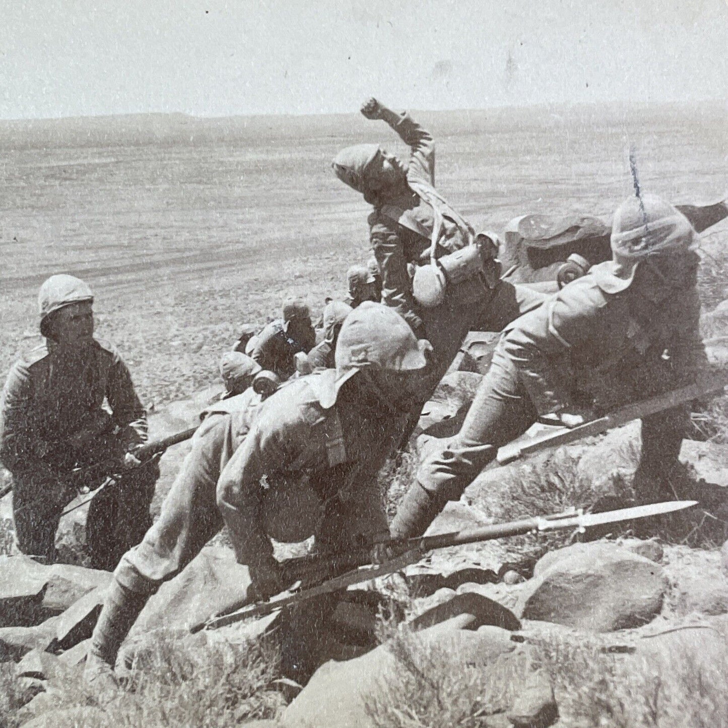 Soldiers Pinned Down by Gunfire Stereoview Boer War South Africa c1900 Y3012