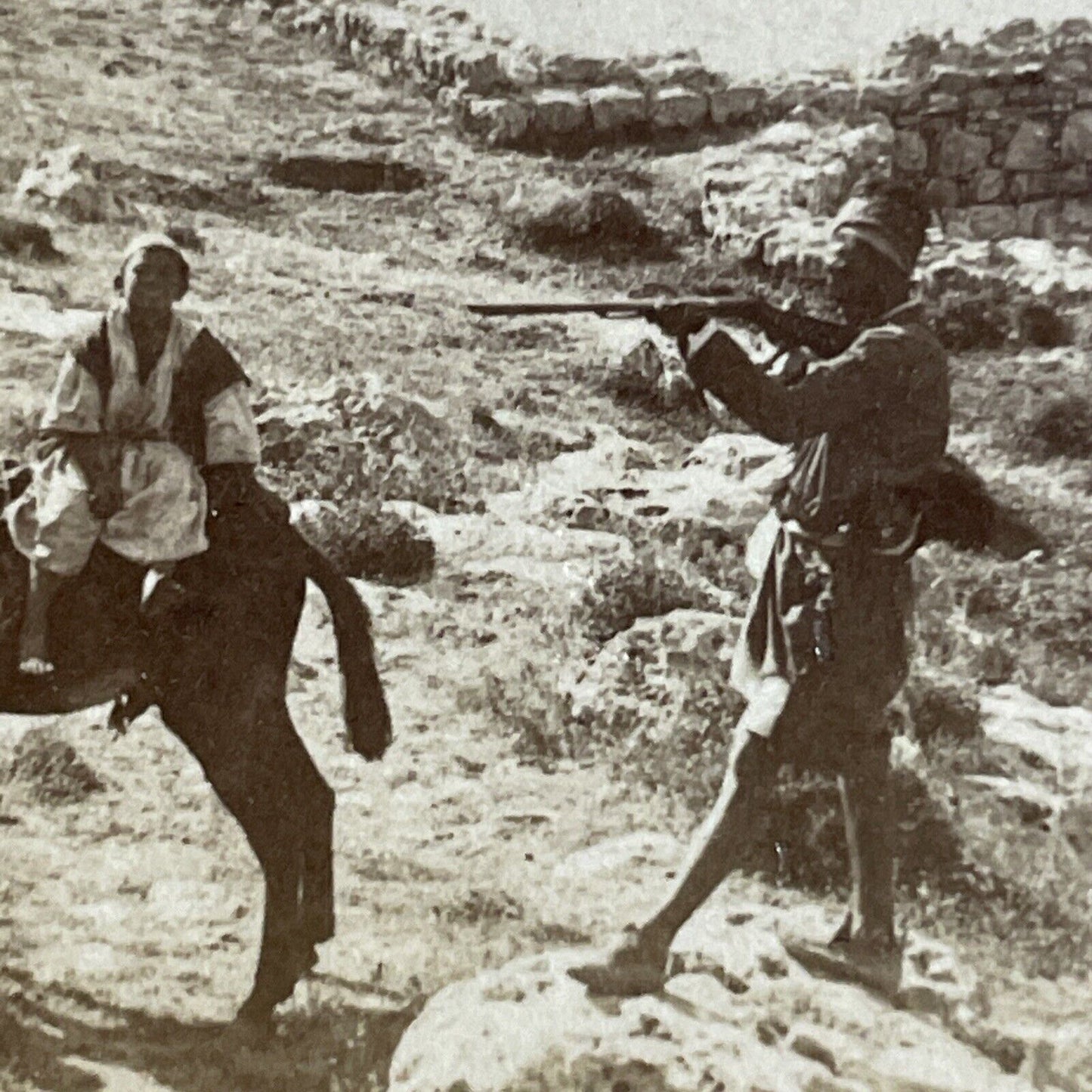 Antique 1899 Armed Raiders In The Middle East Stereoview Photo Card P4544