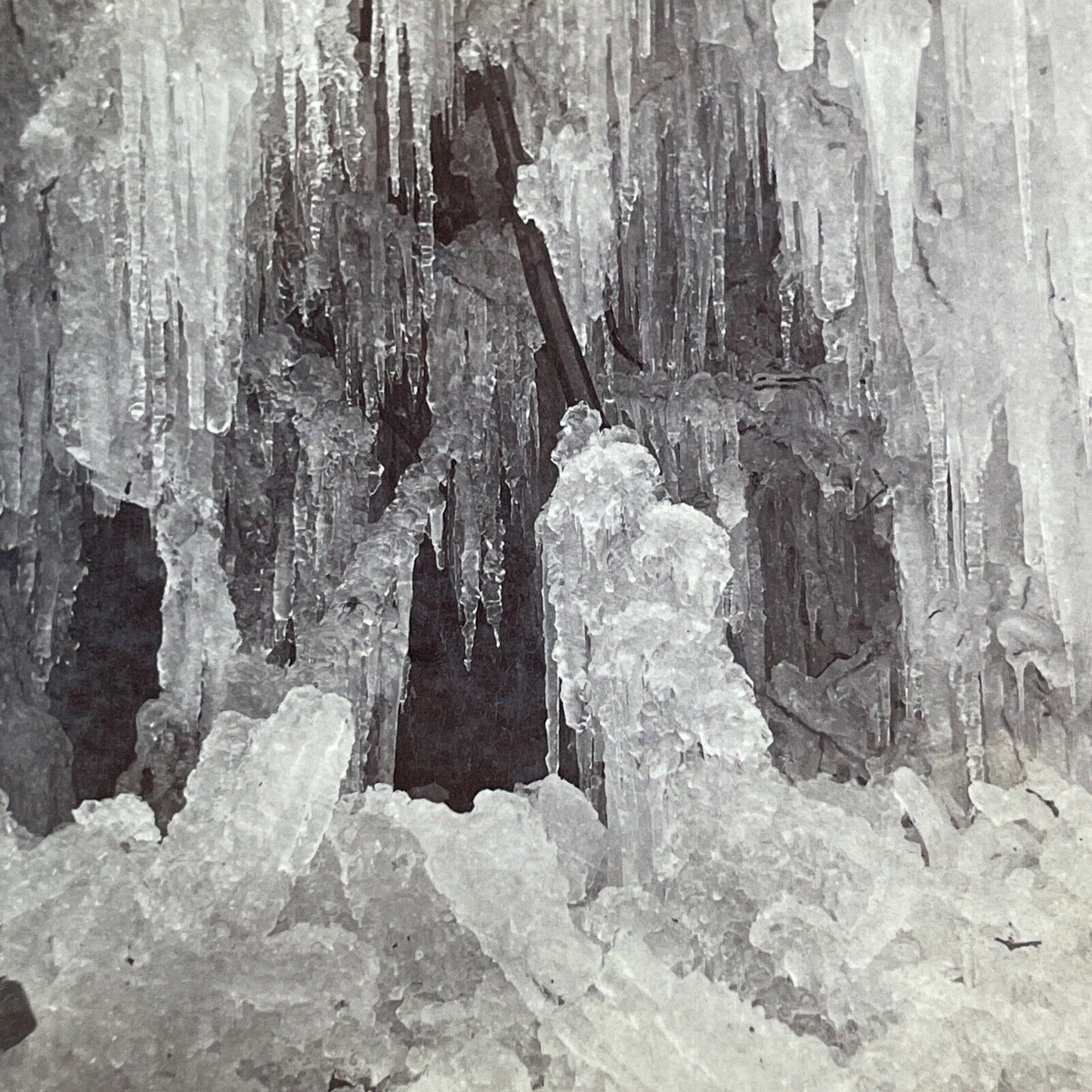 Crystal Grotta Beneath Niagara Falls Stereoview J.J. Reilly Antique c1869 Y2555