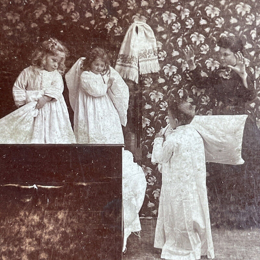 Antique 1892 Kids Have A Pillow Fight In Bed Stereoview Photo Card P4292