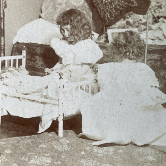 Antique 1898 Little Girl Puts Dolls To Bed At Night Stereoview Photo Card P3397