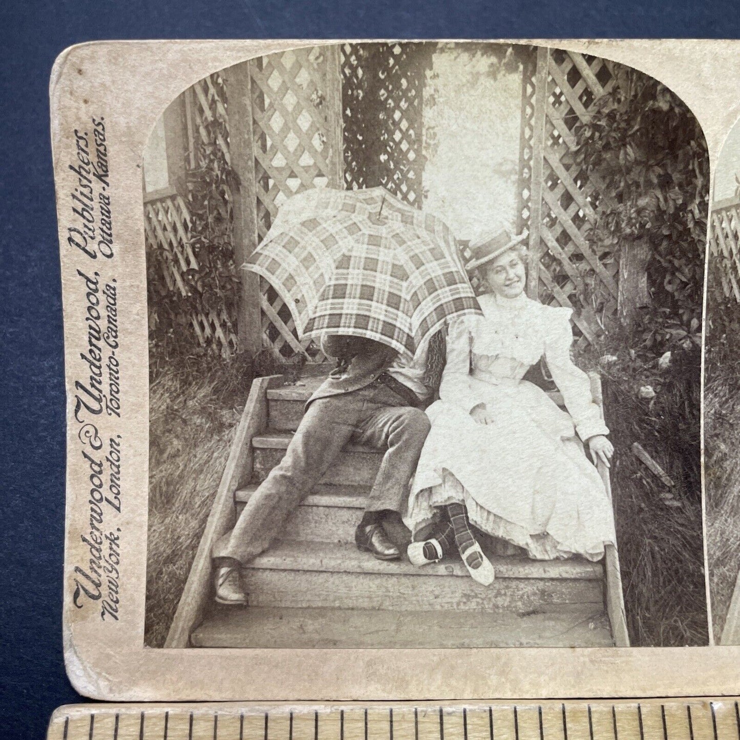 Antique 1898 Blushing Victorian Couple Flirting Stereoview Photo Card P3479