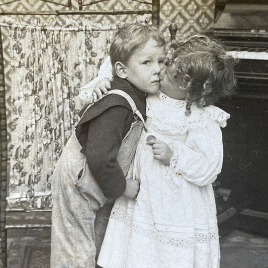 Antique 1901 Children Getting Along In Parlor Stereoview Photo Card P2486