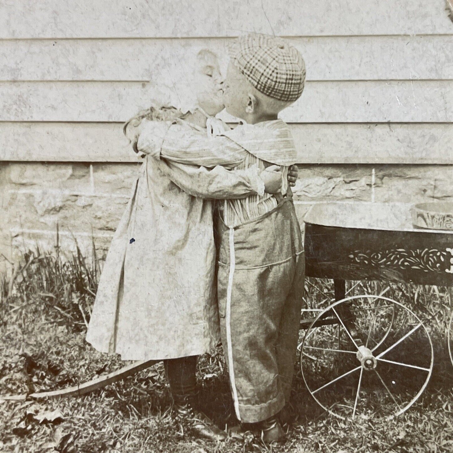 Antique 1880s Boy And Girl Kiss Near Wagon Stereoview Photo Card P4045