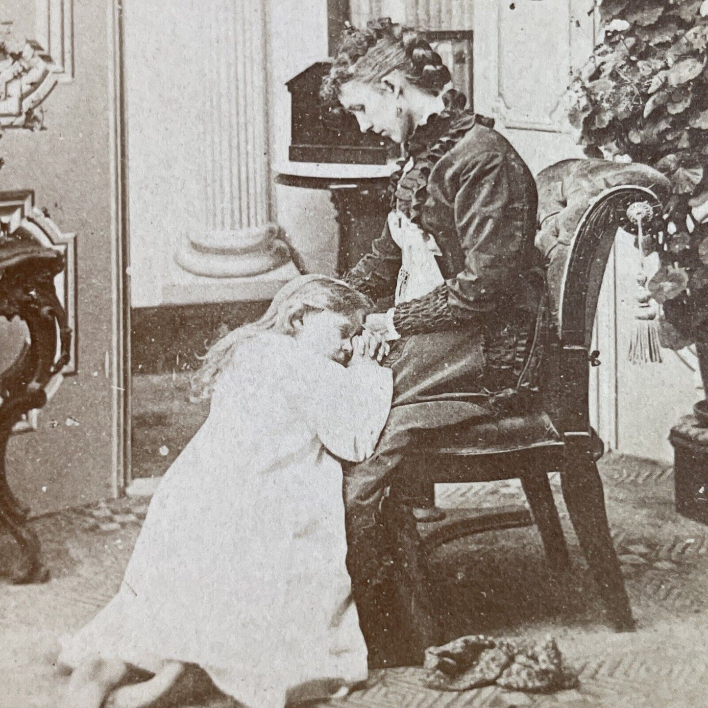 Antique 1870s Little Girl Praying For Her Mother Stereoview Photo Card P4705