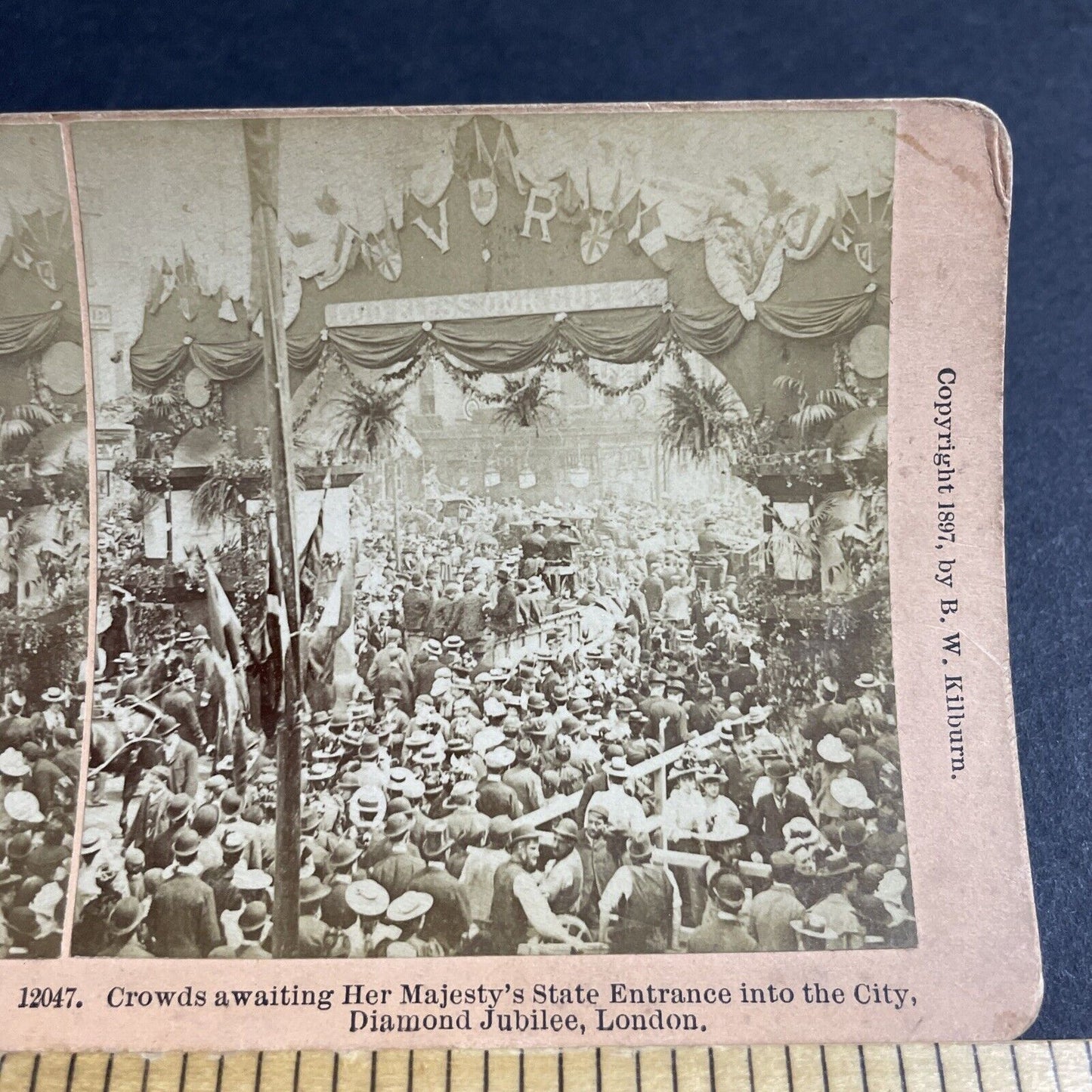 Antique 1897 Crowds Await Queen Victoria London UK Stereoview Photo Card P4391