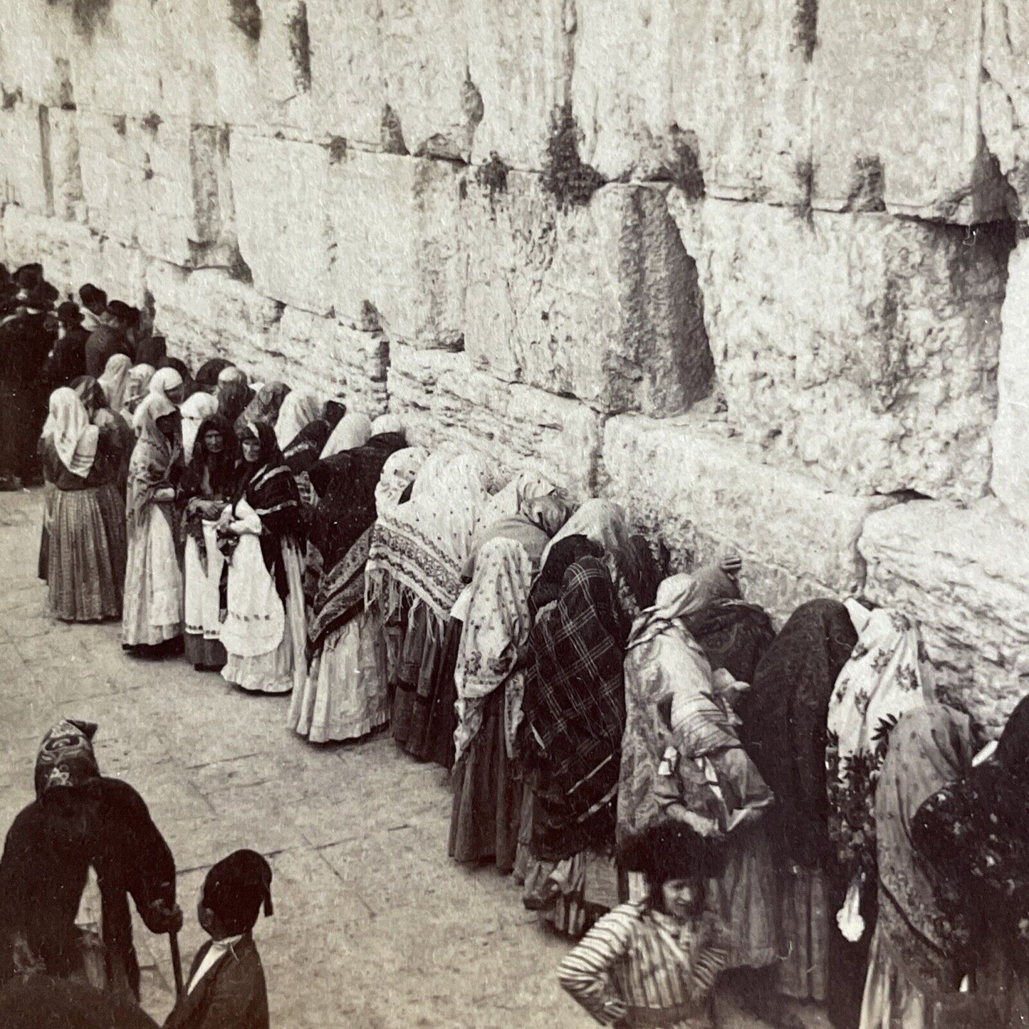 Antique 1897 Jewish Women Praying At Wailing Wall Stereoview Photo Card P4481