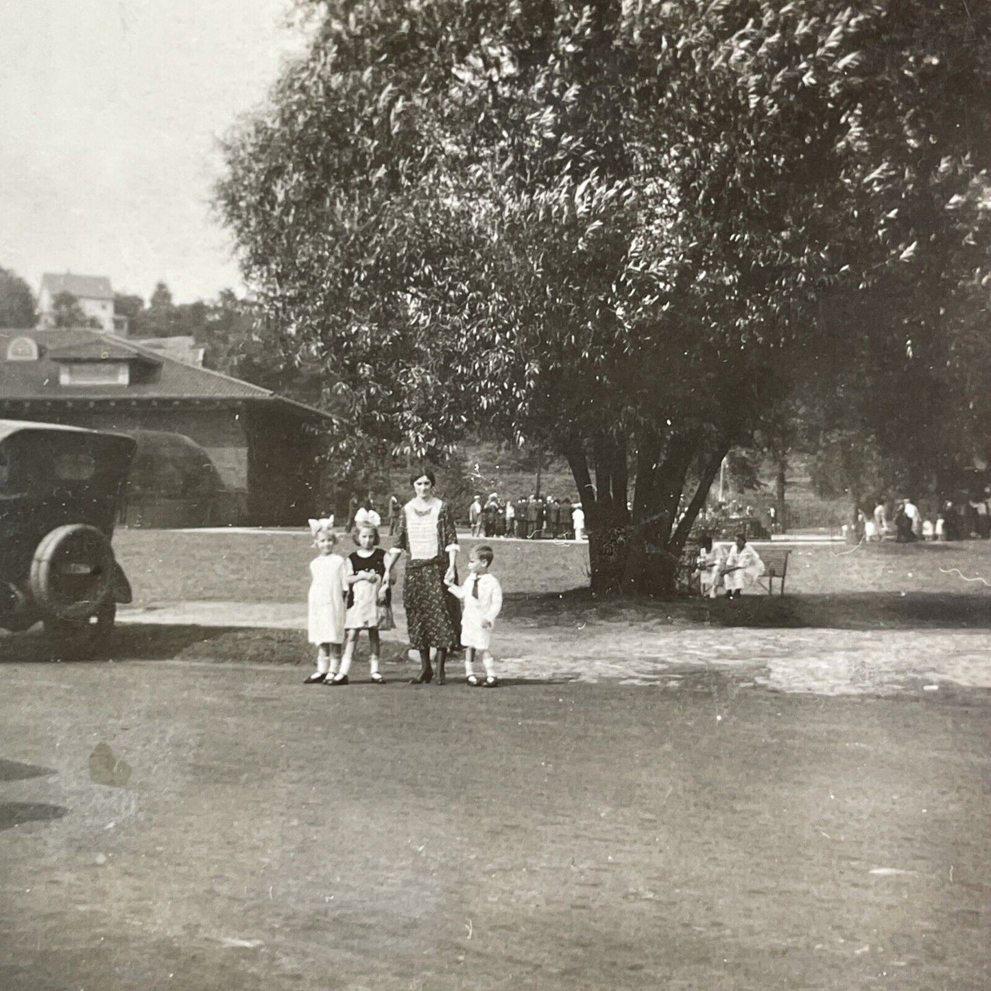 Family Crossing a Street Niagara Canada Stereoview OOAK Antique c1913 Y2735