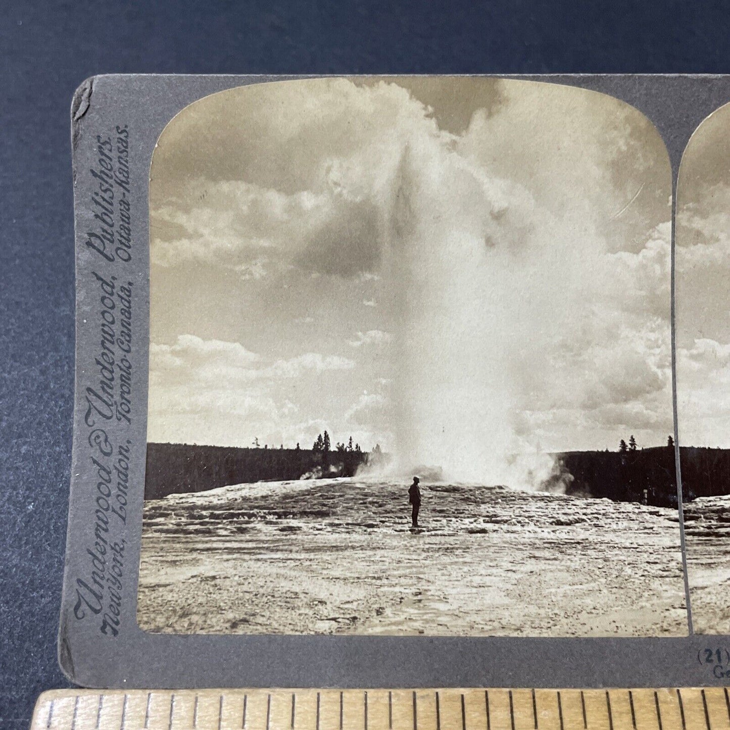 Antique 1904 Old Faithful Geyser Yellowstone Park Stereoview Photo Card V1817