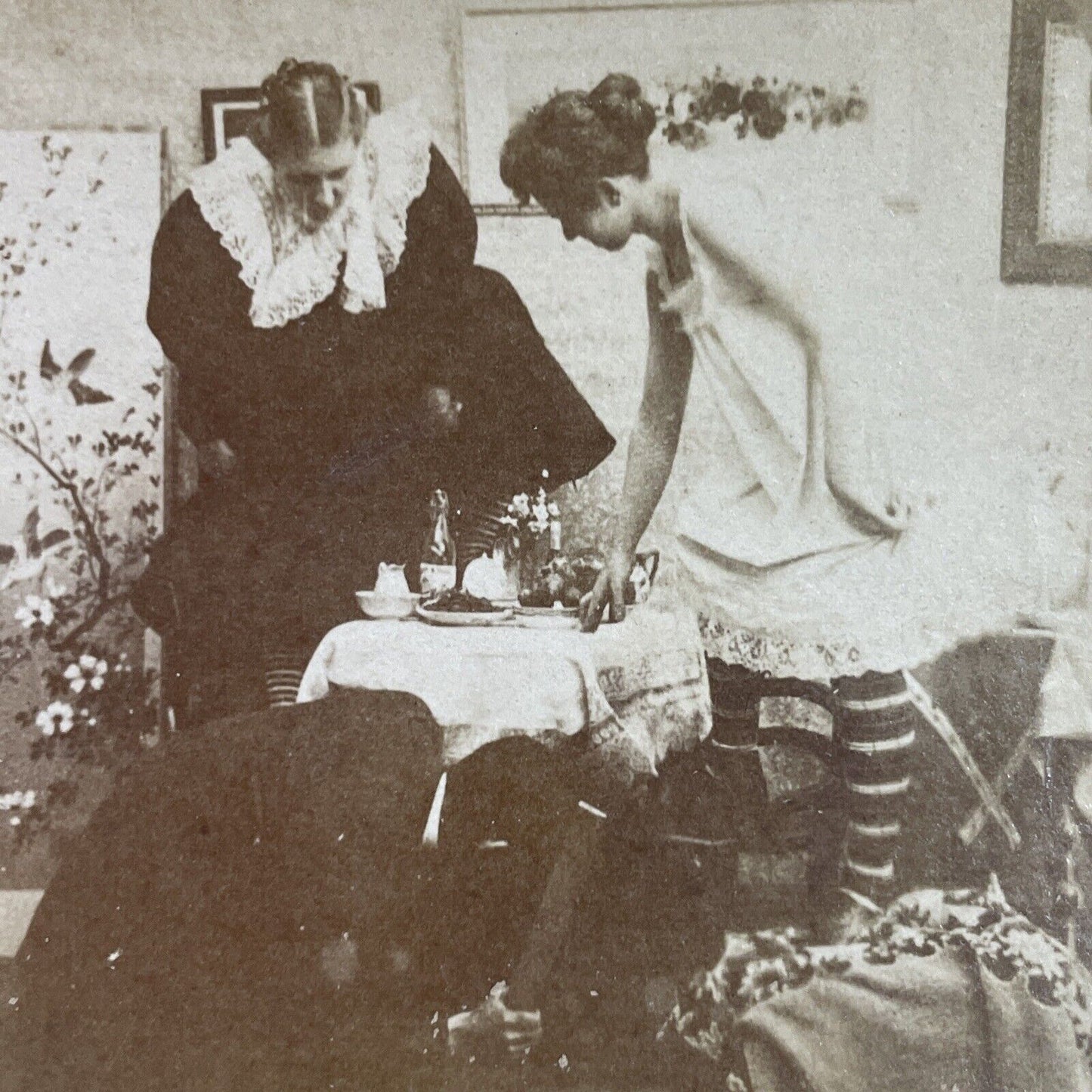 Antique 1880s Women Hide From A Rat At Dinner Stereoview Photo Card P3446