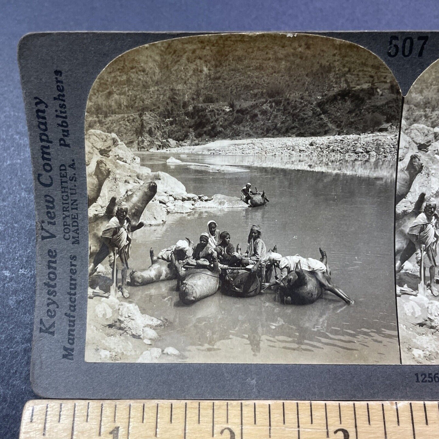 Antique 1909 Using Dead Cattle As Boats In India Stereoview Photo Card V3315