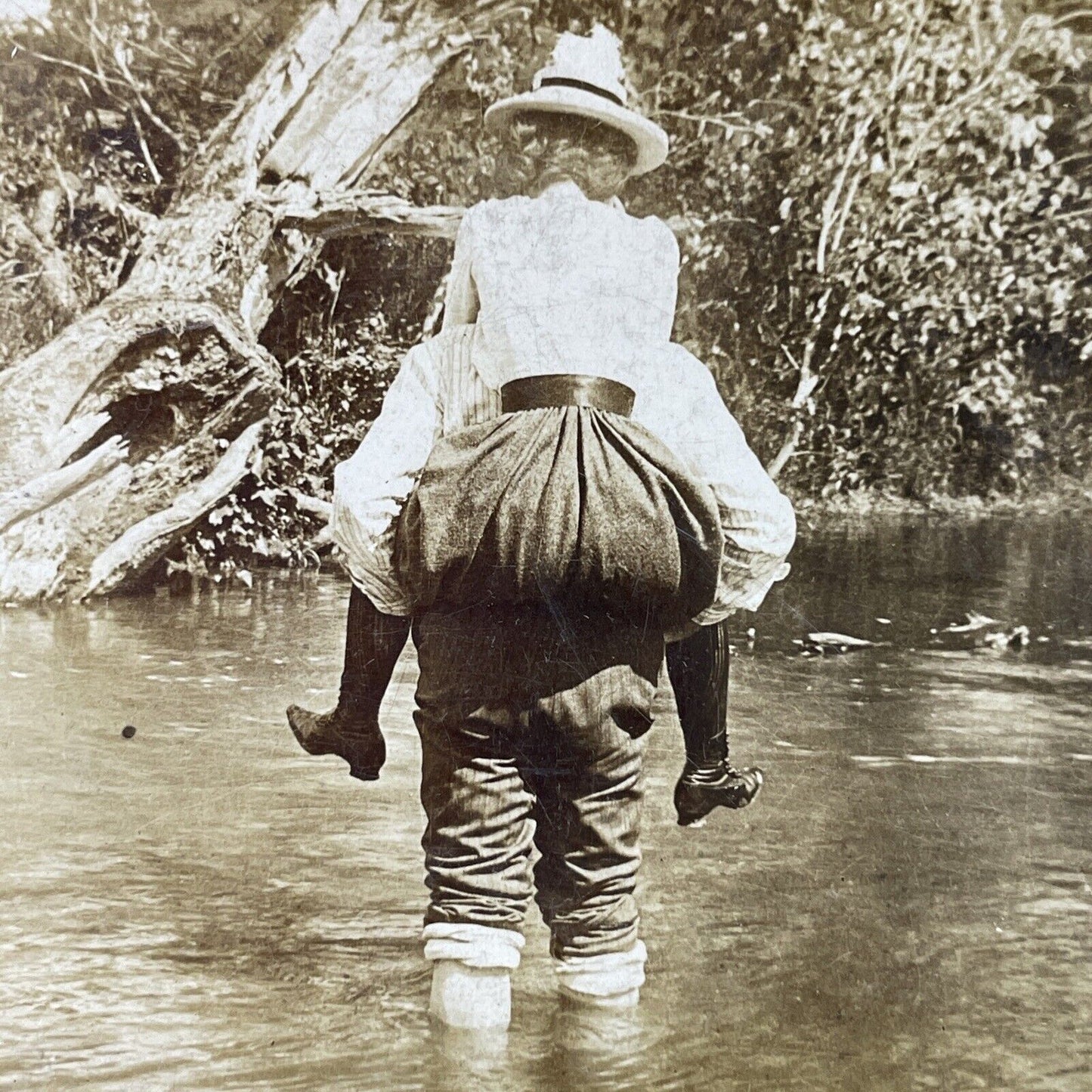 Antique 1904 Man Carries Wife Across A River Stereoview Photo Card P3344